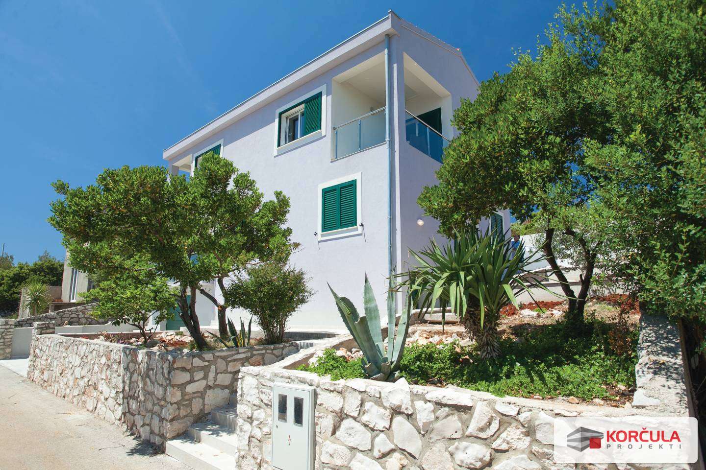 Luksuzno namještena vila s velikom terasom, bazenom i direktnim pogledom na more Luksuzno namještena vila s velikom terasom, bazenom i direktnim pogledom na more