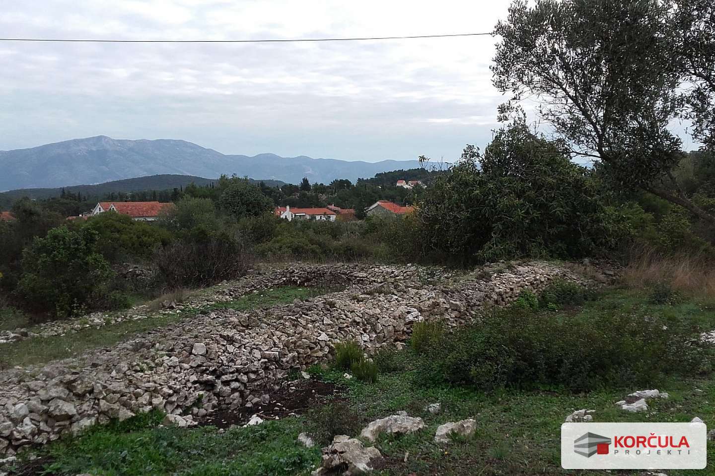 Zemljište u rustikalnom ambijentu - idealno za obiteljsku kuću Zemljište u rustikalnom ambijentu - idealno za obiteljsku kuću