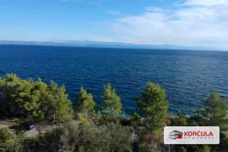 Građevinsko zemljište u mirnoj uvali , sjeverna rivijera otoka Korčule