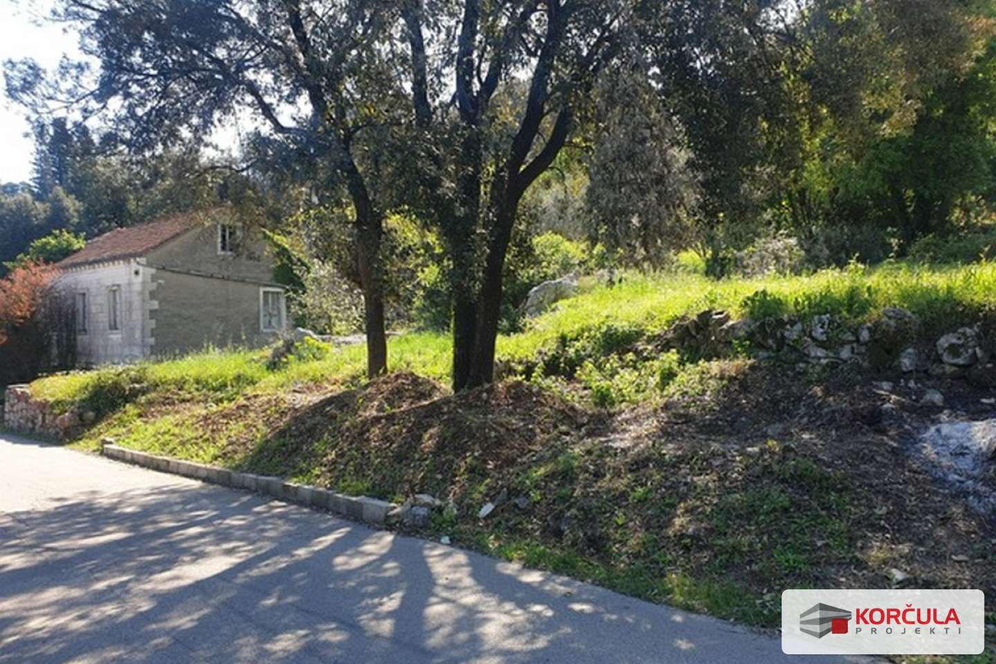 Prodaje se građevinsko zemljište u Žrnovu Prodaje se građevinsko zemljište u Žrnovu