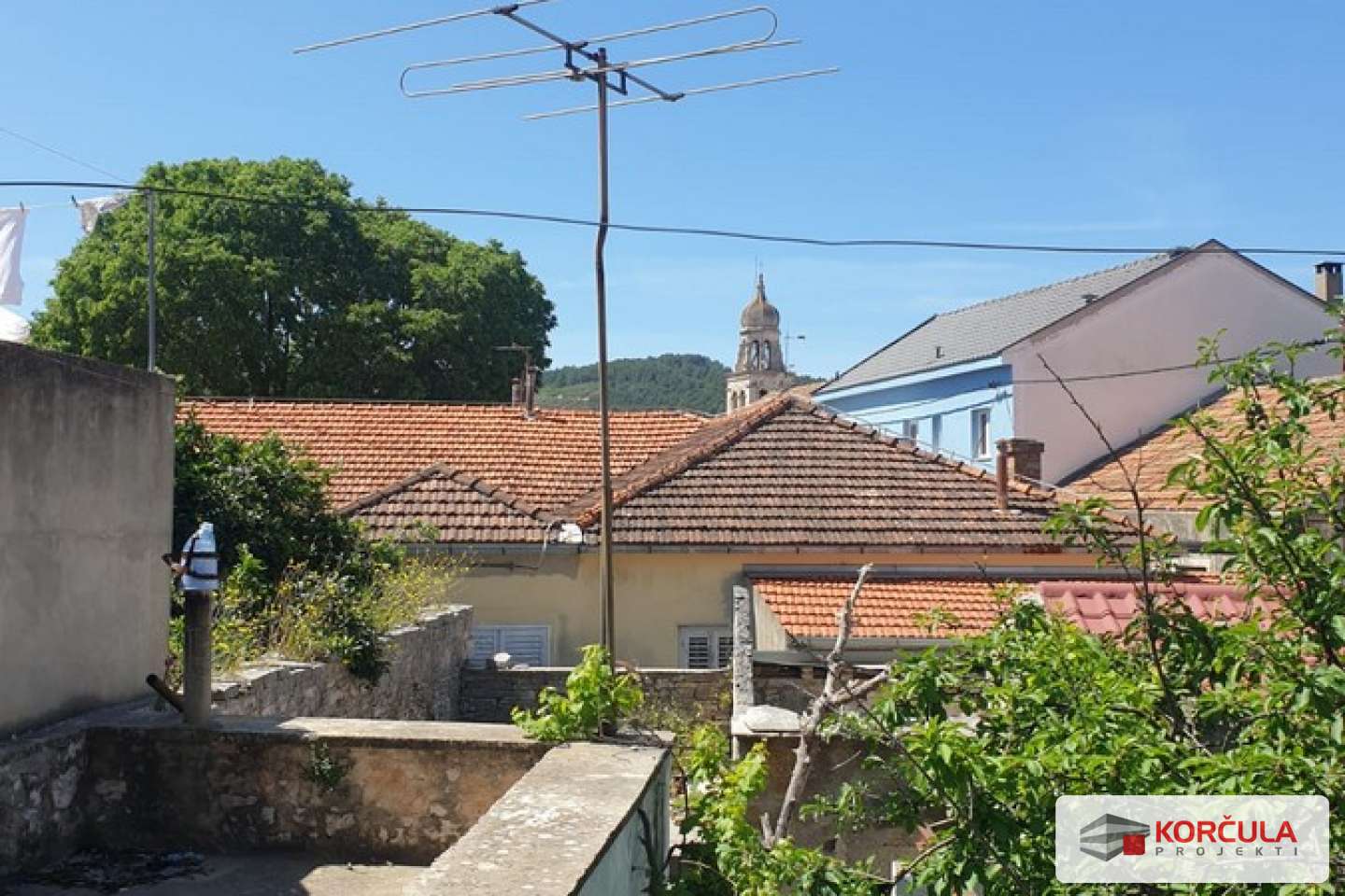 Prostrana kamena kuća u centru Vela Luke Prostrana kamena kuća u centru Vela Luke