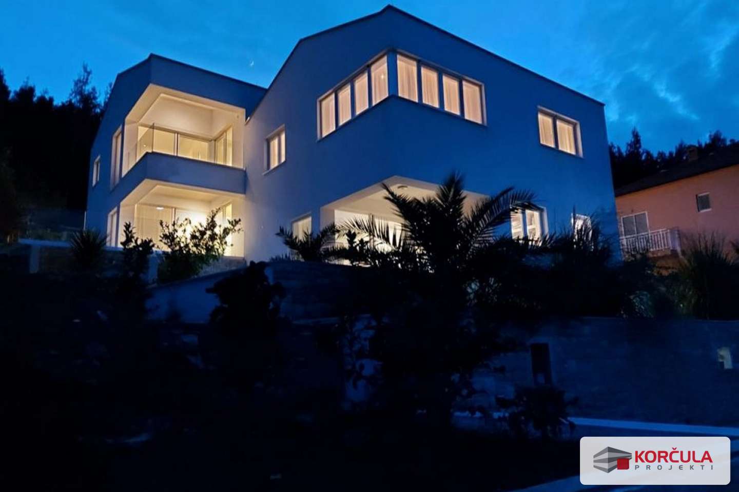 A house in Kuriji with three apartments near Prigradica