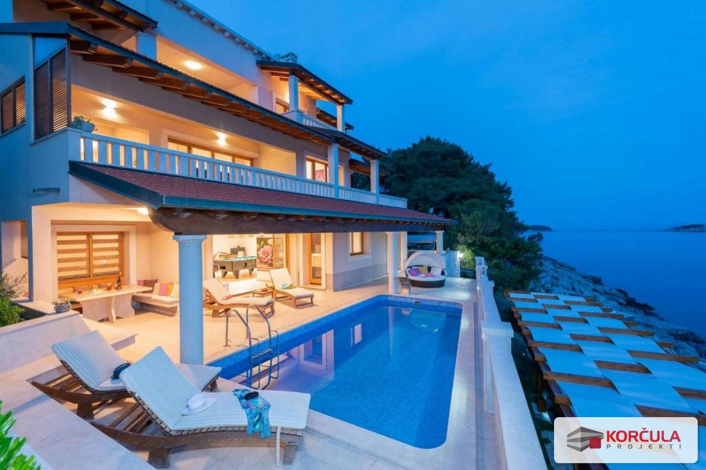 Villa in Prižba in the first row to the sea
