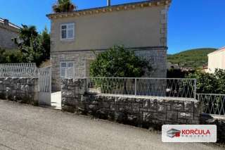 Apartment for sale in a traditional stone house in Vela Luka