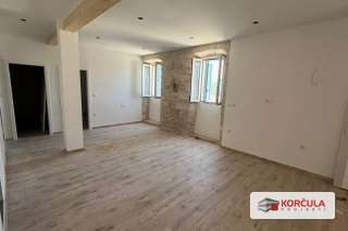  Apartment for sale on the first floor of a building in Žrnovo