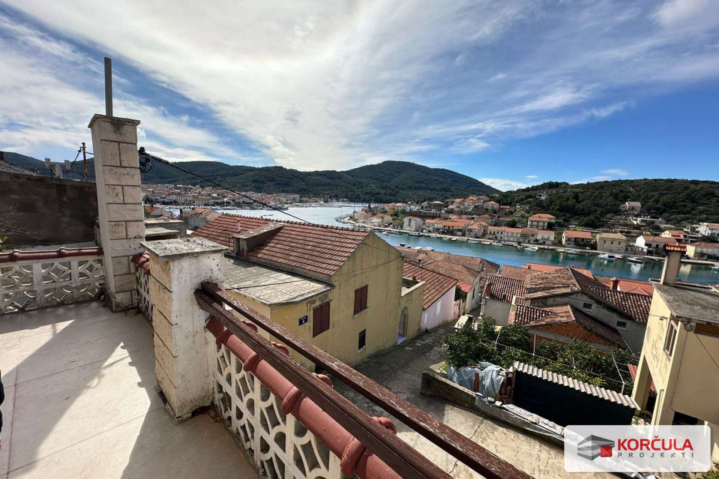 Kuća sa pogledom na Vela Lučki zaljev – Projekt renovacije! Kuća sa pogledom na Vela Lučki zaljev – Projekt renovacije!