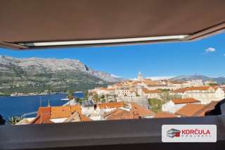 Kamena kuća u Korčuli s pogledom na Stari grad u neposrednoj blizini centra i mora