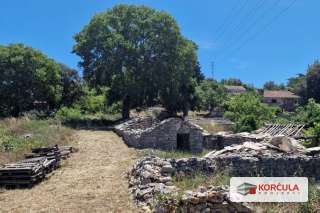 Building land in Žrnovo not far from the town center