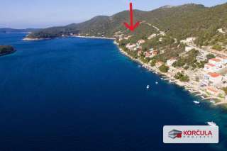 Prostrano poljoprivredno zemljište u drugom redu do mora u Karbunima s panoramskim pogledom