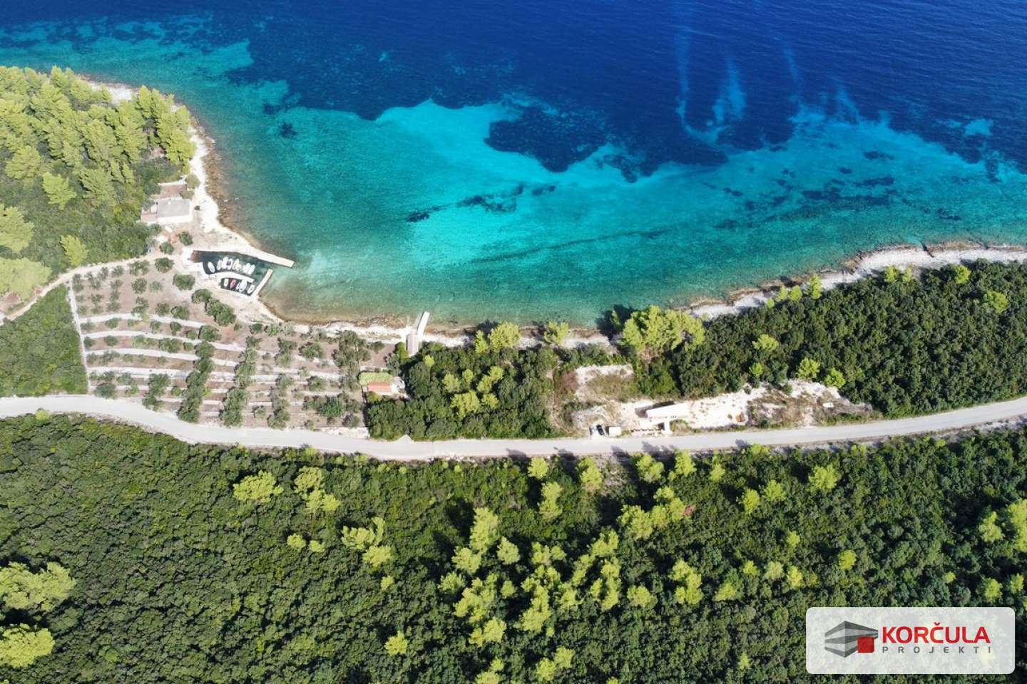 Building plot in the second row from the sea in Blaca