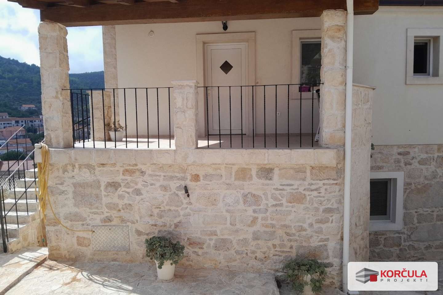 Beautifully decorated old stone house in Blato