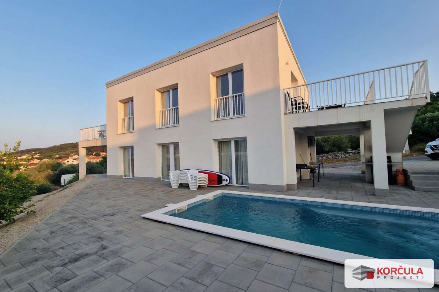 Atraktivna i useljiva kuća s bazenom u Lumbardi, nedaleko od mora i centra Atraktivna i useljiva kuća s bazenom u Lumbardi, nedaleko od mora i centra