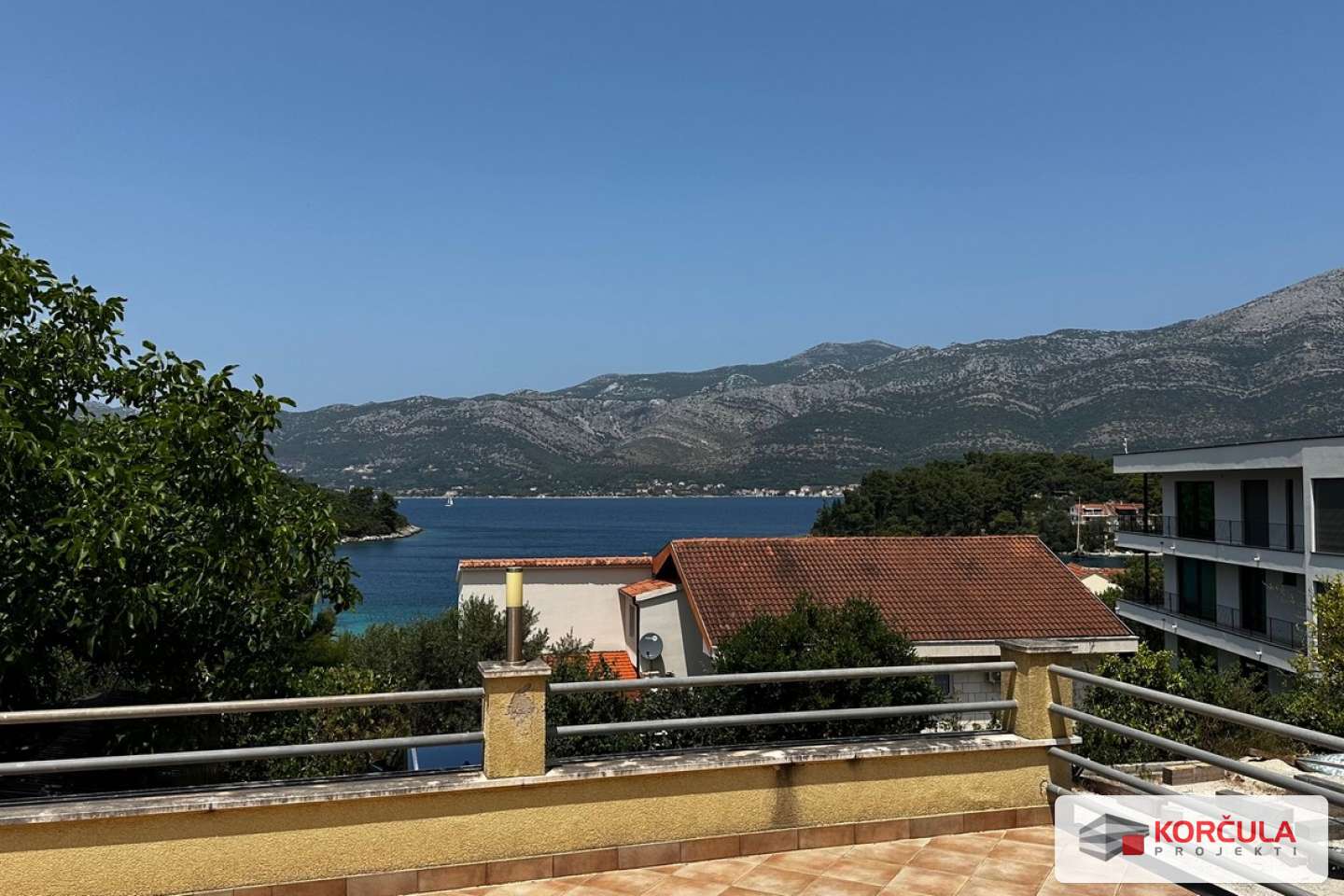 Lijep stan u prizemlju zgrade u Žrnovskoj Banji, nadomak mora i grada Korčule Lijep stan u prizemlju zgrade u Žrnovskoj Banji, nadomak mora i grada Korčule