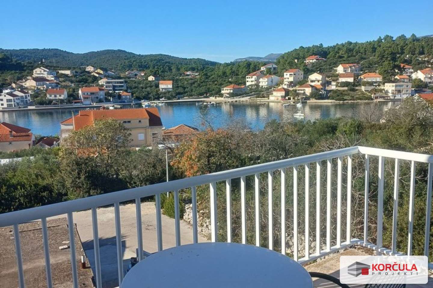 Duplex spacious apartment in a house in the C+center of Lumbarda with a stunning view and Close to the Sea