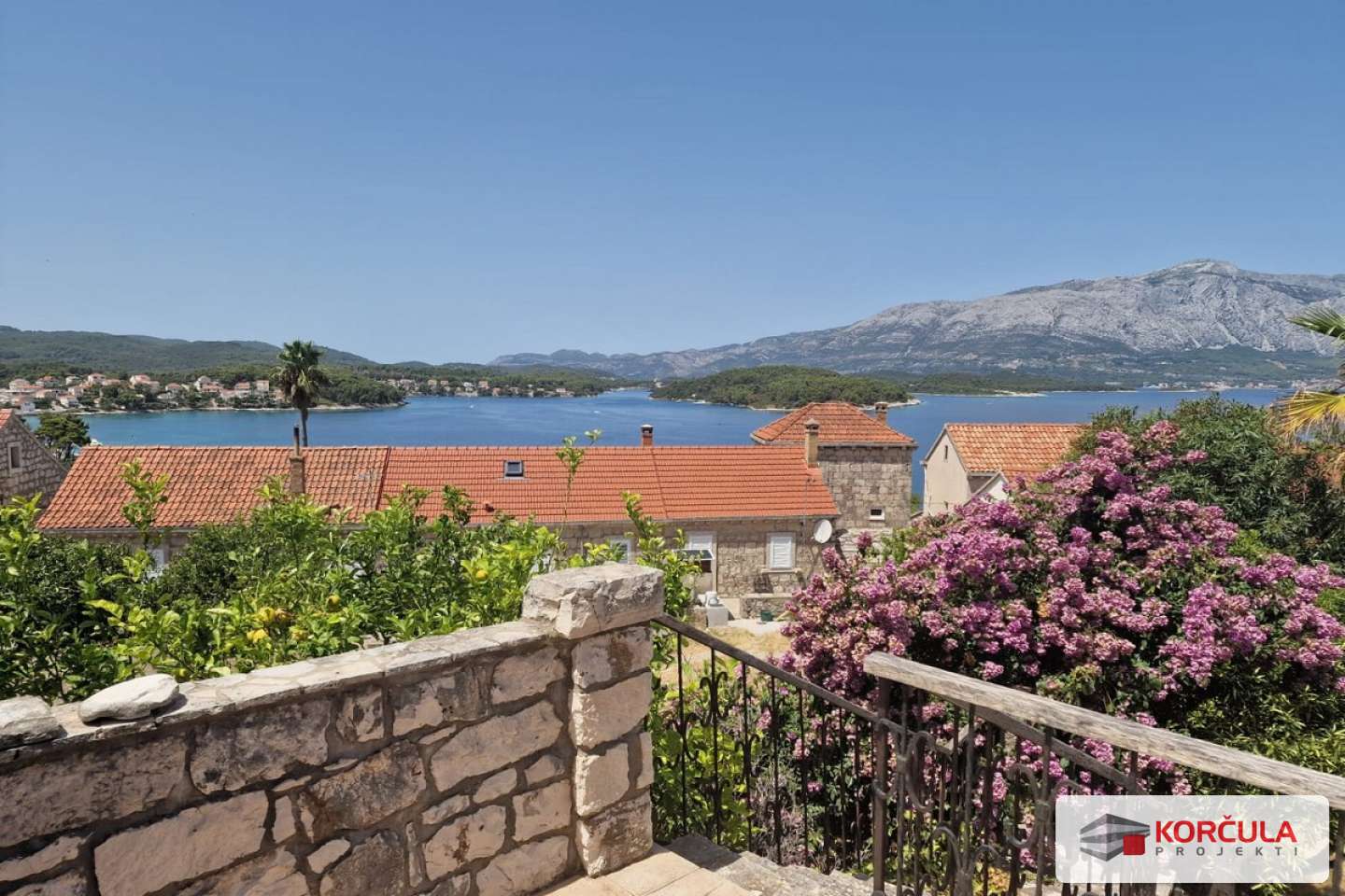 Three traditional stone houses and building land in Lumbarda with panoramic views