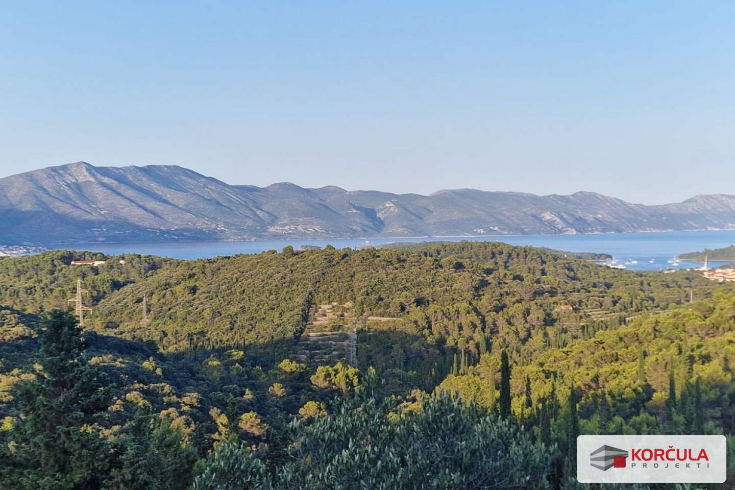 Lijepo građevinsko zemljište s prekrasnim pogledom u Žrnovu Lijepo građevinsko zemljište s prekrasnim pogledom u Žrnovu