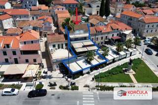 Residential and commercial building in the first row to the sea in the center of Vela Luka
