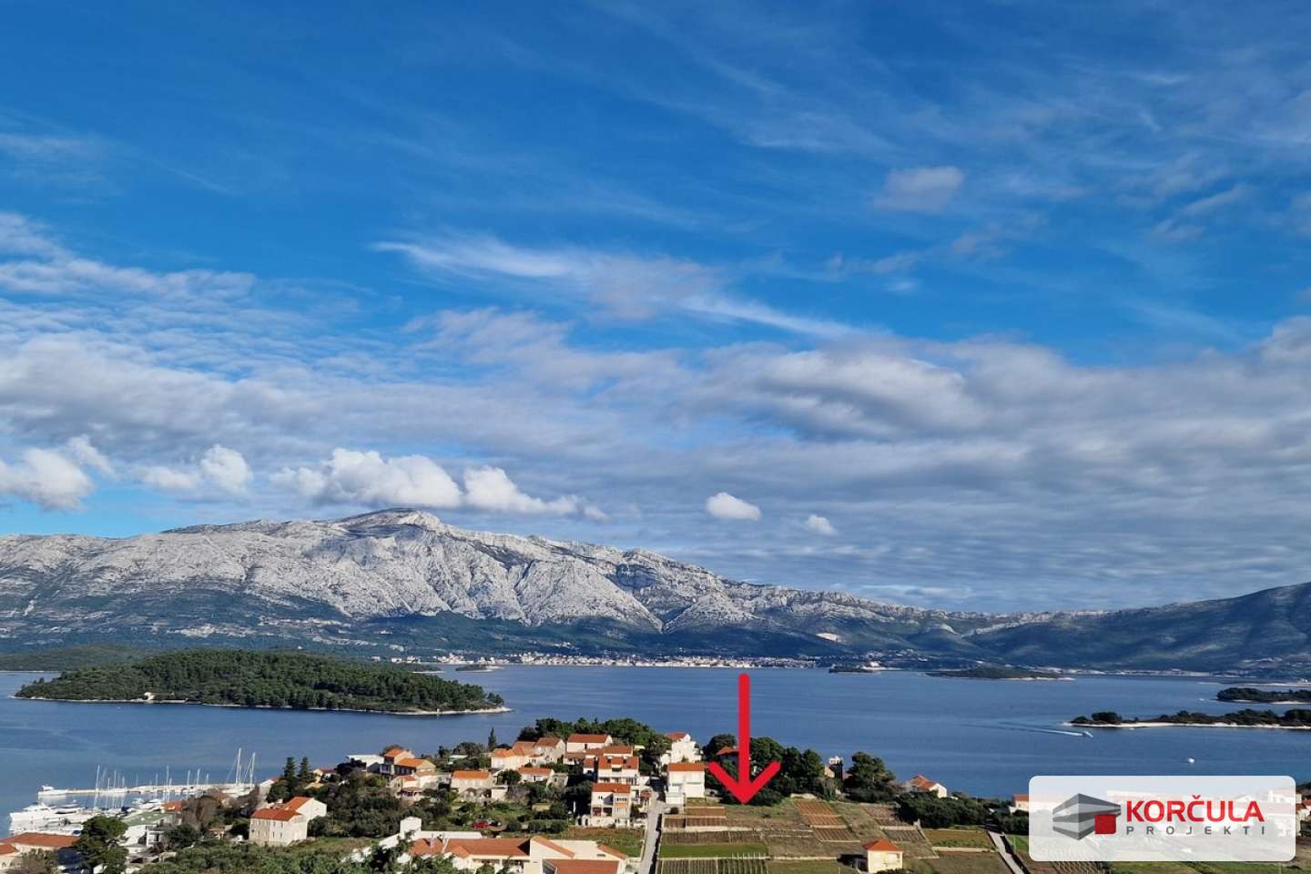 Atraktivno i prostrano zemljište s glavnim i arhitektonskim projektom u Lumbardi, u blizini mora