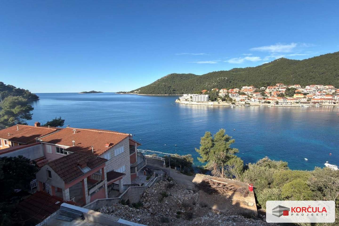 Stambena jedinica u dvojnom objektu u Brni s prekrasnim pogledom i u drugom redu od mora