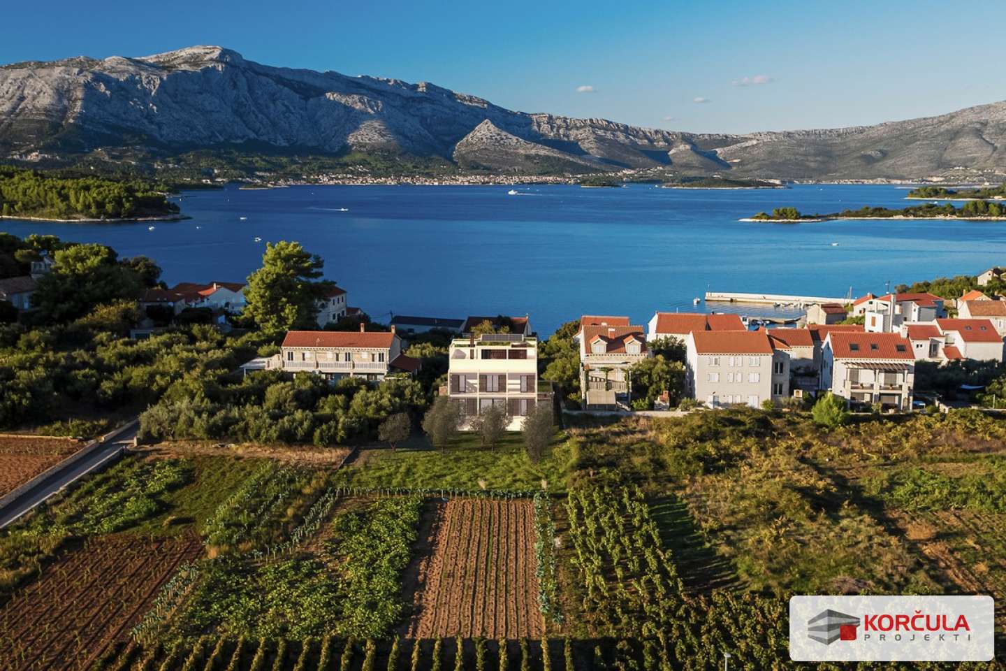 Ekskluzivno građevinsko zemljište u blizini mora s građevinskom dozvolom i predivnim pogledom, Lumbarda