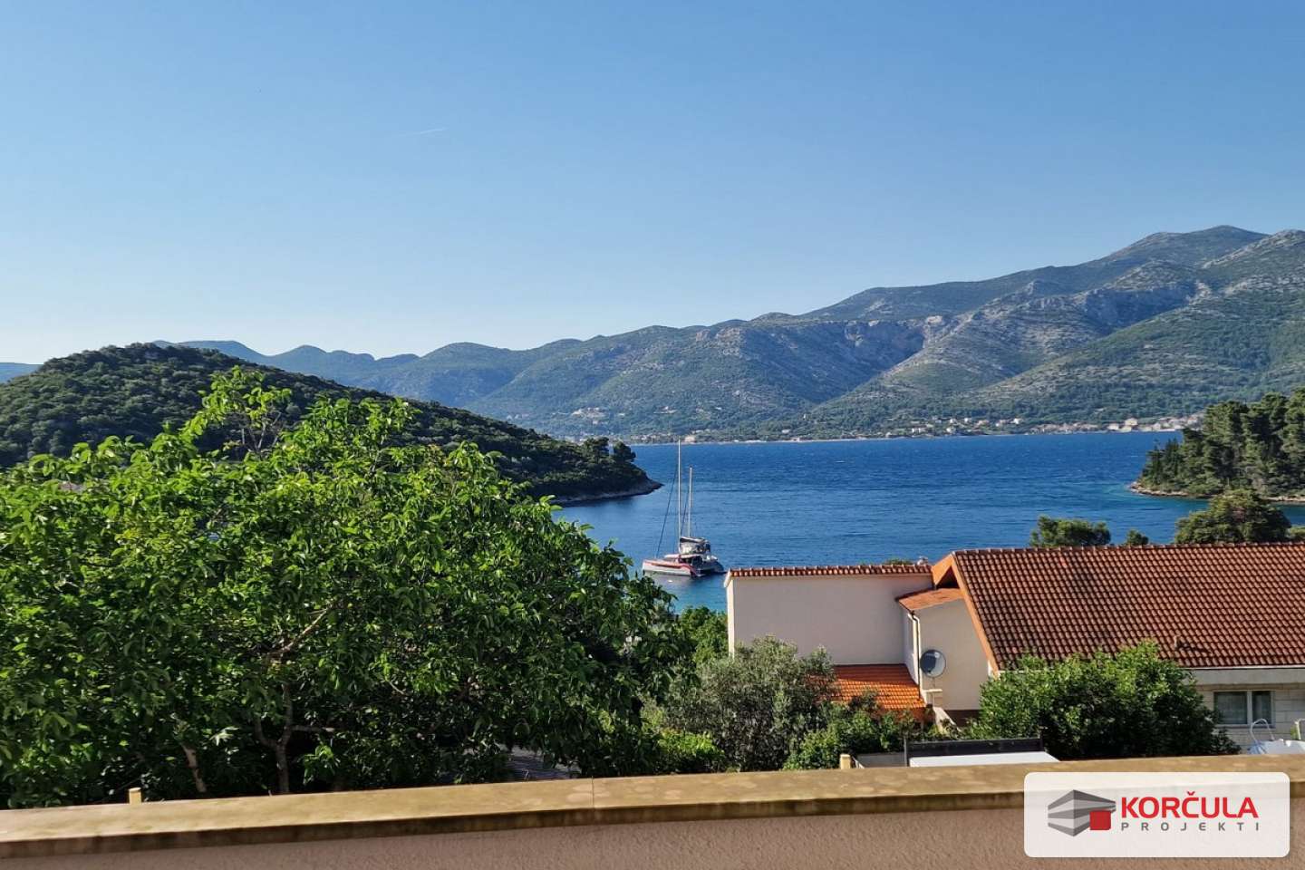 Two-Bedroom Apartment with Stunning Views, First Floor – Žrnovska Banja, Close to the Sea