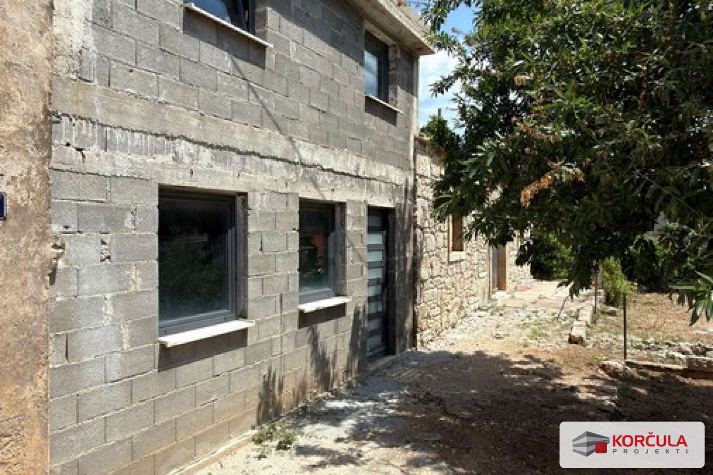 Small House with Yard in Blato, Mali Učijak Area – Close to the Town Center