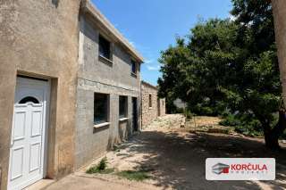 Small House with Yard in Blato, Mali Učijak Area – Close to the Town Center