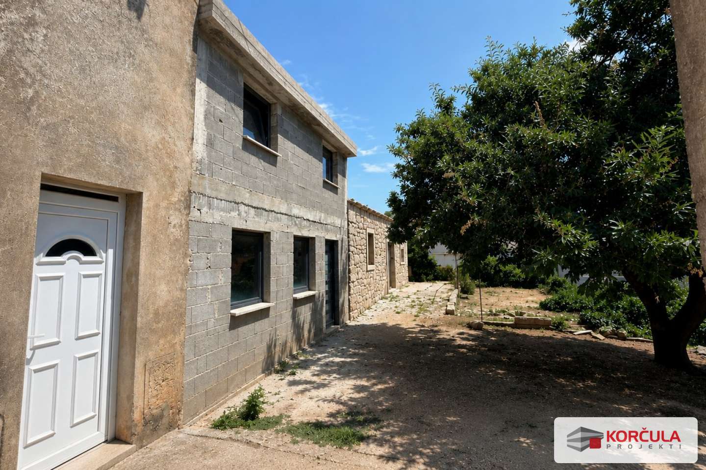Small House with Yard in Blato, Mali Učijak Area – Close to the Town Center