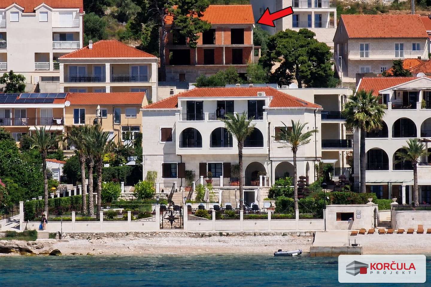Kuća sa potencijalom na vrhunskoj lokaciji 100 metara od plaže i otvorenim pogledom